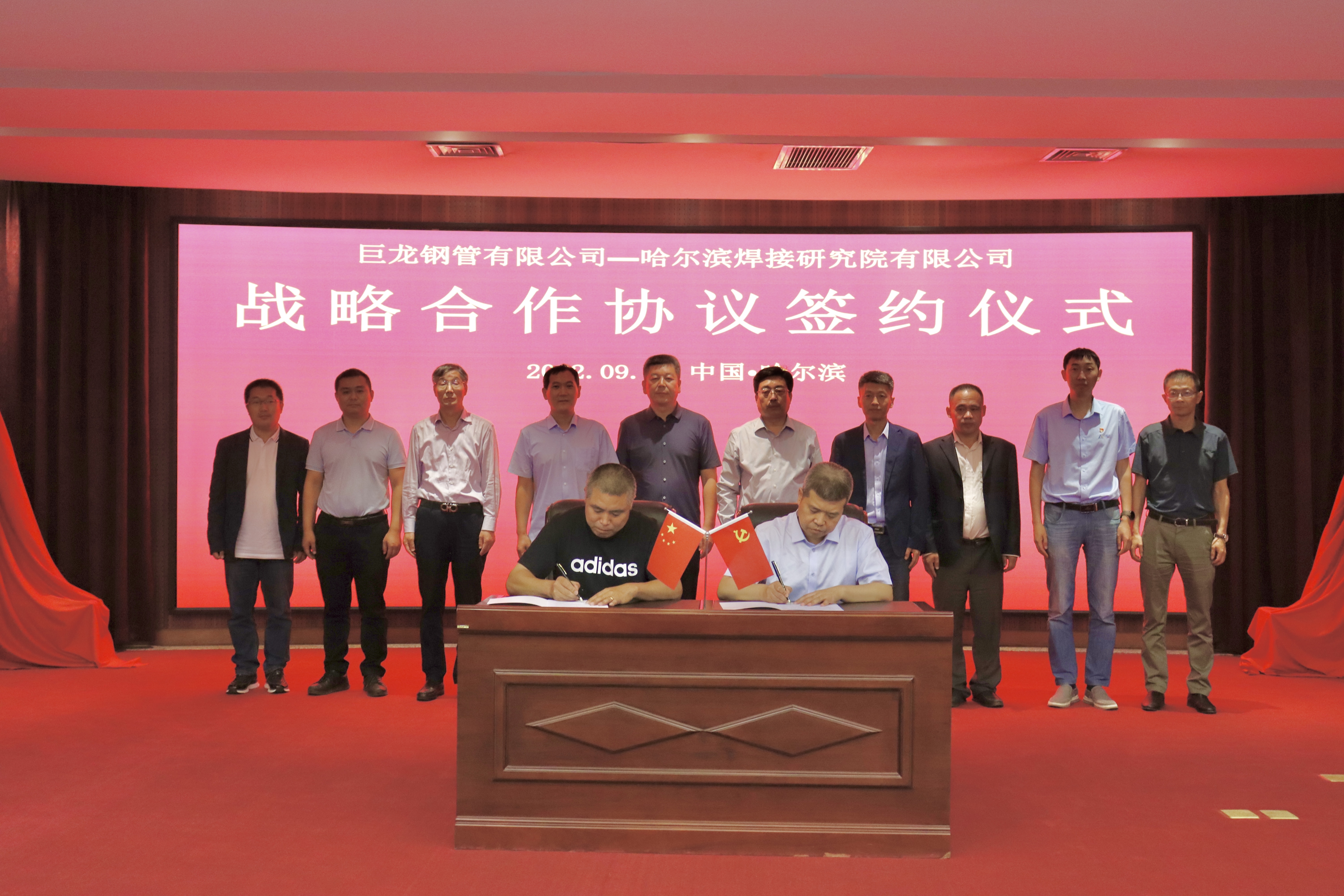 簽約儀式.jpg 簽約儀式.jpg